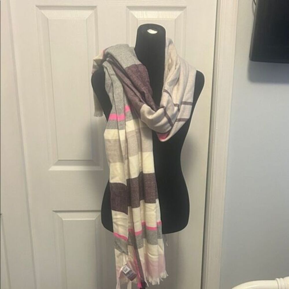 GAP Soft Plaid Scarf in Pink and White  B